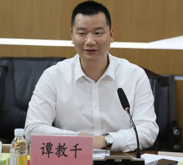 广东省市场监督治理局尺度化处谭教千处长向Z6人生就是博集团获得本次国度级尺度化项目试点暗示祝贺